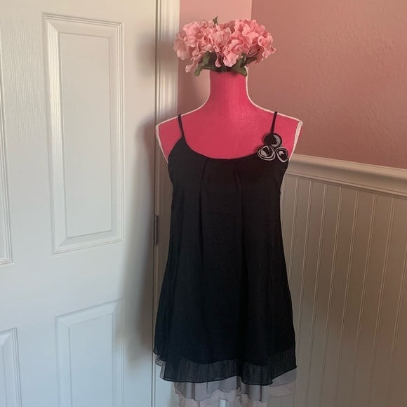 Chiffon Tiered Adjustable Spaghetti Strap Blouse, Flower Detail, Women’s size S - Picture 1 of 9